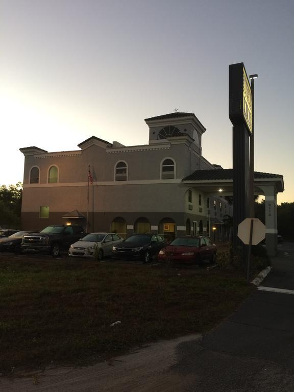 Ruskin Inn Tampa-Sun City Center Exterior photo