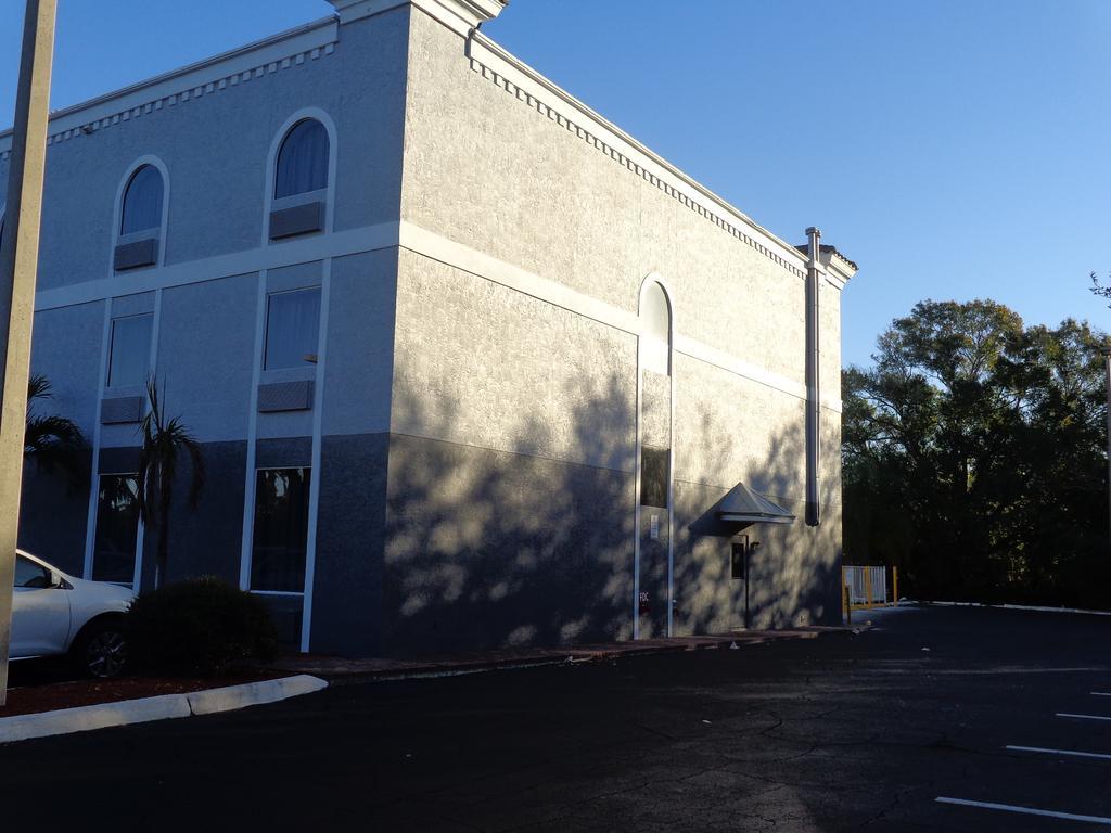 Ruskin Inn Tampa-Sun City Center Exterior photo