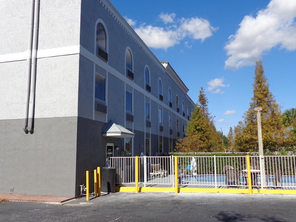 Ruskin Inn Tampa-Sun City Center Exterior photo